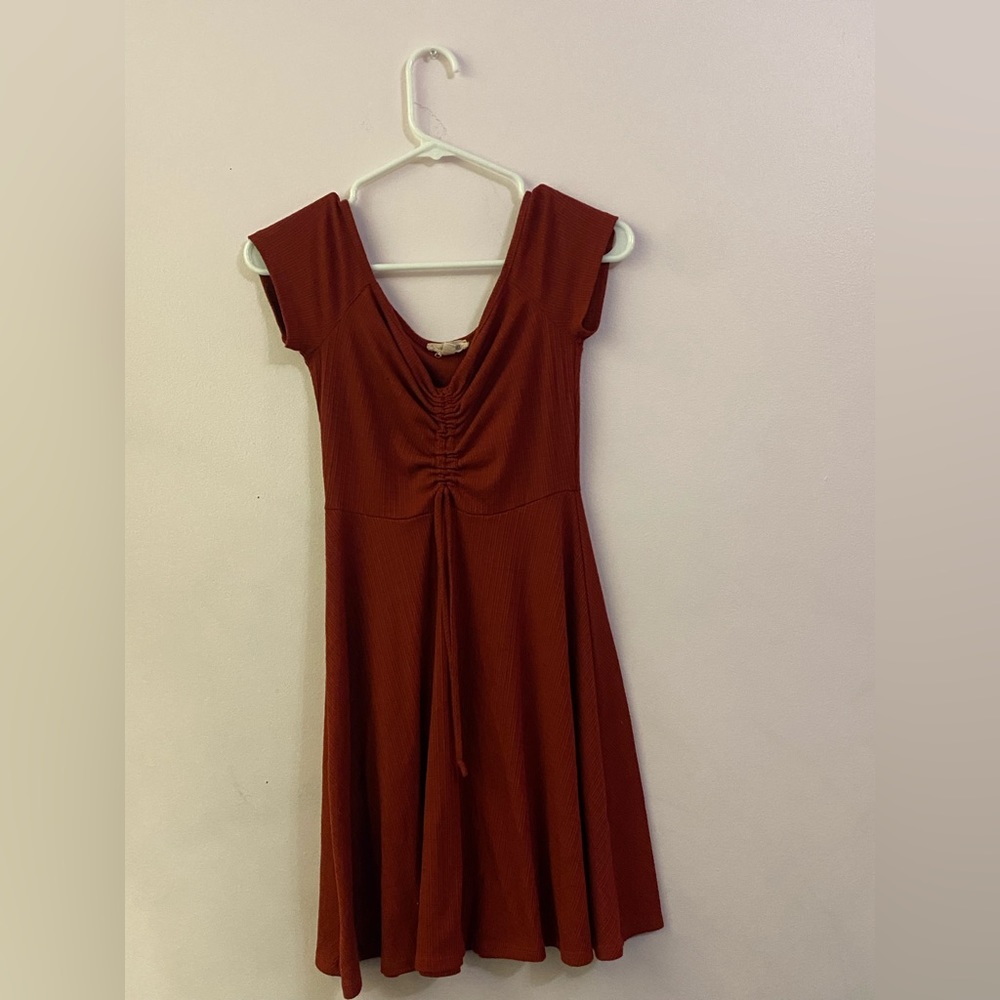 maroon dress, ruching at bust, tie detail, ribbed fabric